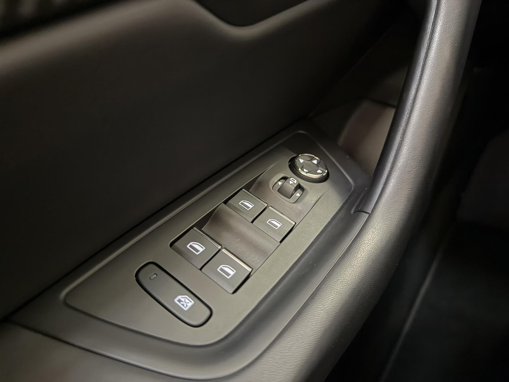 Grå Peugeot 508 fra 2020