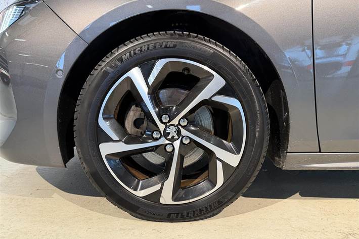 Grå Peugeot 508 fra 2020
