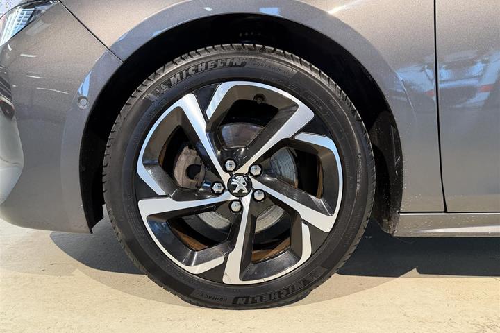 Grå Peugeot 508 fra 2020