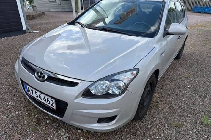 Grå Hyundai i30 fra 2010