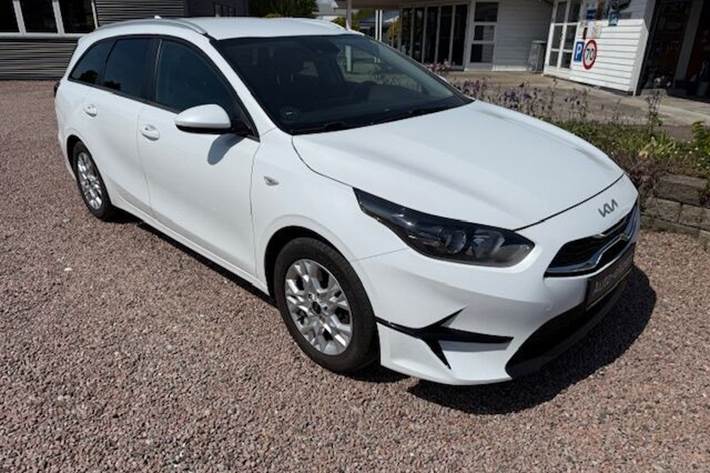 Hvid Kia Ceed fra 2022