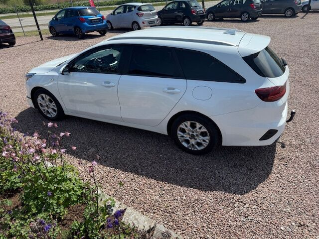 Hvid Kia Ceed fra 2022
