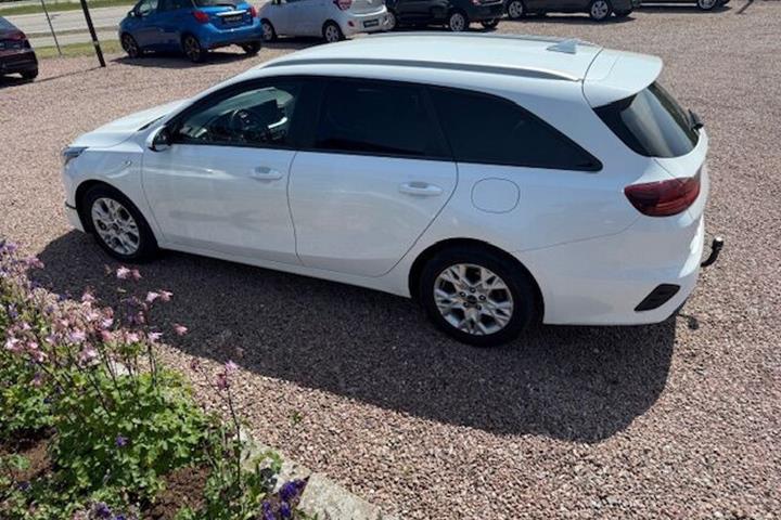 Hvid Kia Ceed fra 2022