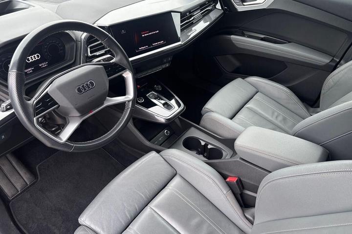 Grå Audi Q4 fra 2021