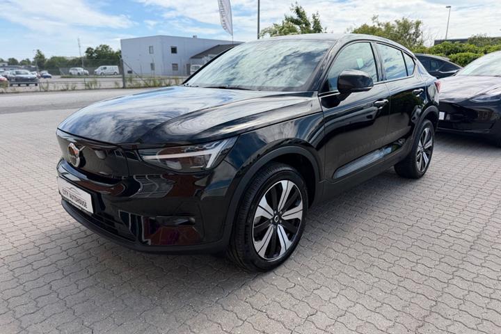 Sort Volvo C40 fra 2023 set udefra