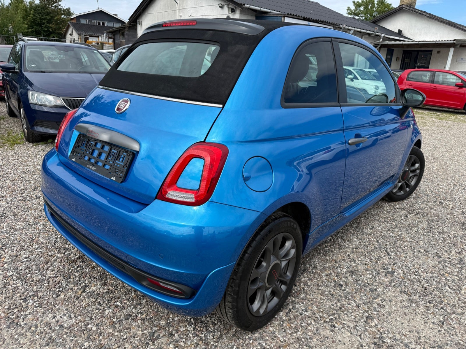 Blå Fiat 500C fra 2017