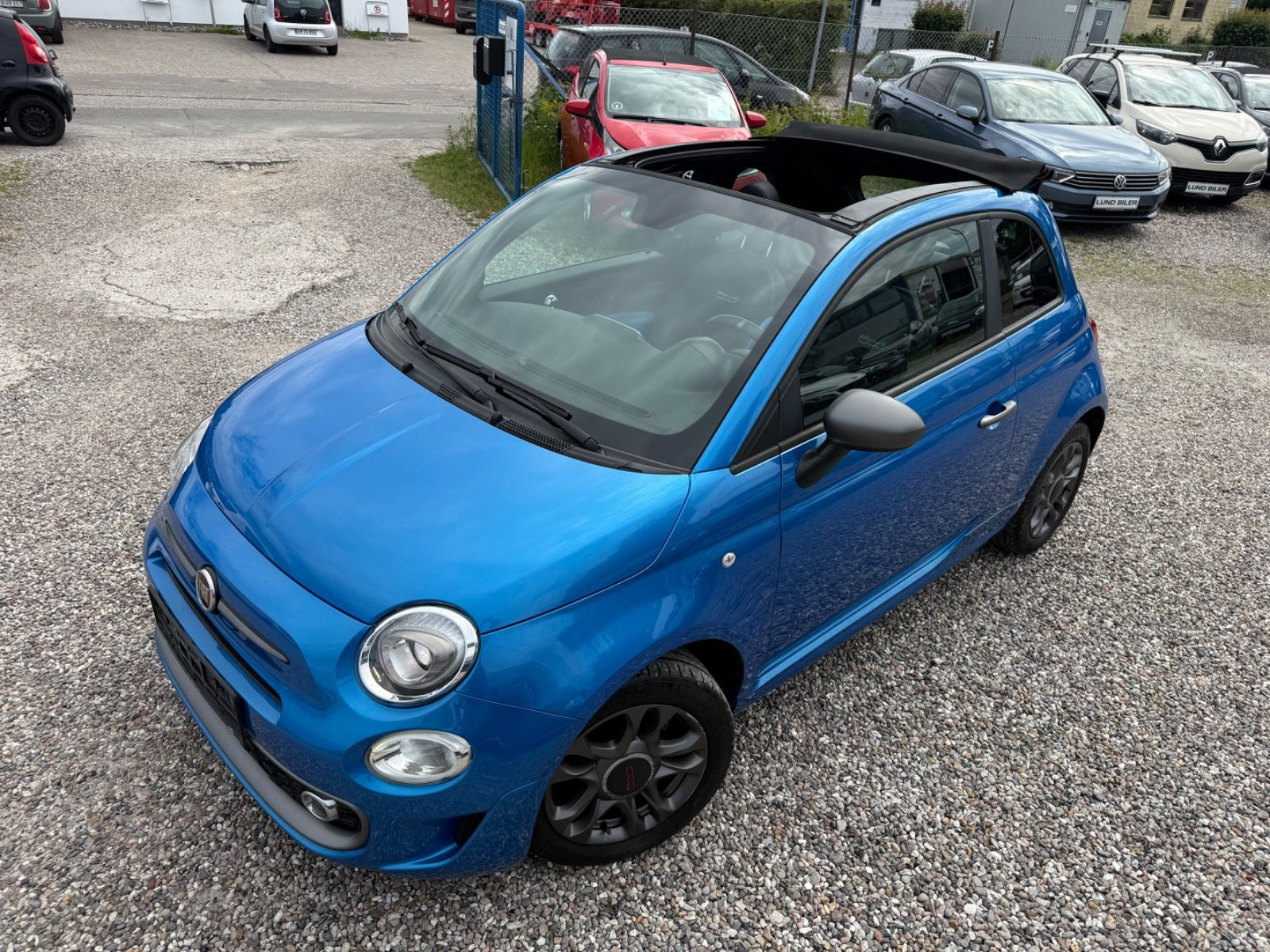 Blå Fiat 500C fra 2017
