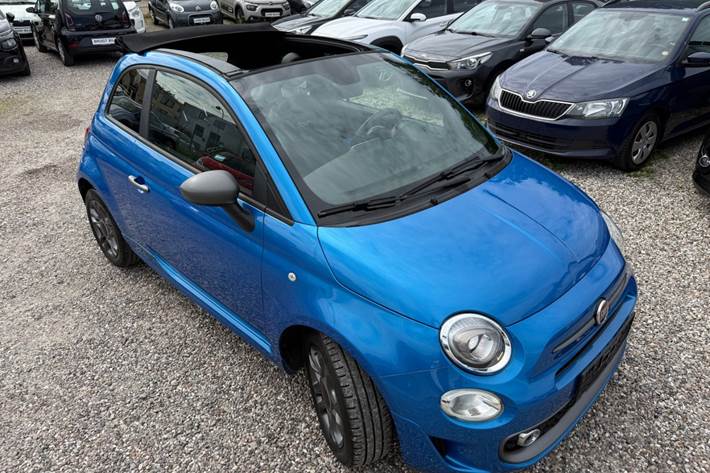 Blå Fiat 500C fra 2017