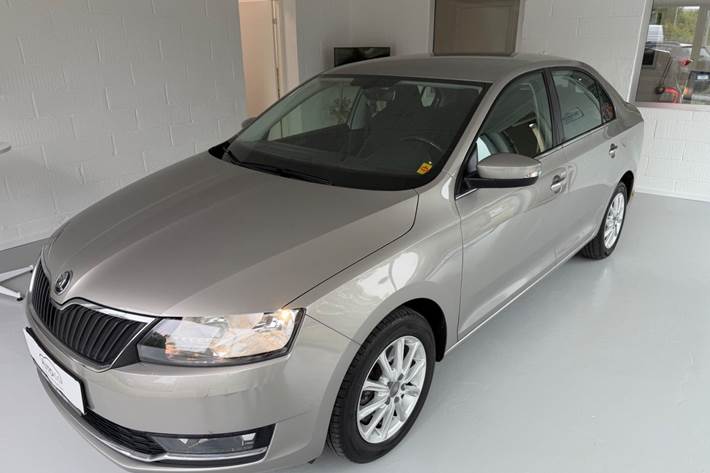Grå Skoda Rapid fra 2018