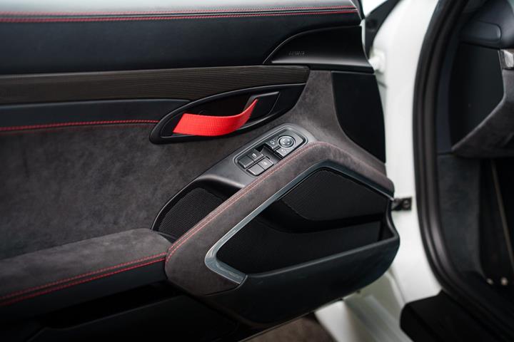 Hvid Porsche Cayman GT4 fra 2016