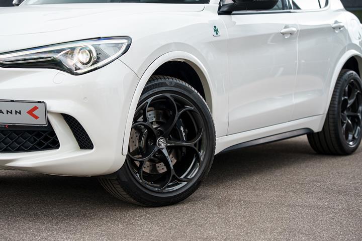 Hvid Alfa Romeo Stelvio fra 2018