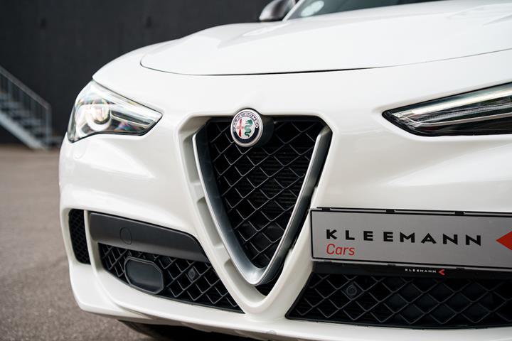 Hvid Alfa Romeo Stelvio fra 2018