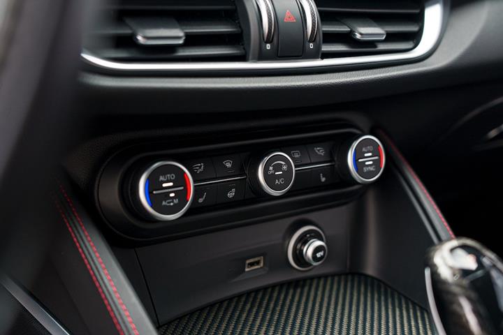 Hvid Alfa Romeo Stelvio fra 2018
