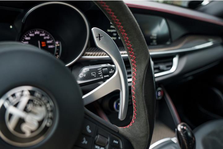 Hvid Alfa Romeo Stelvio fra 2018
