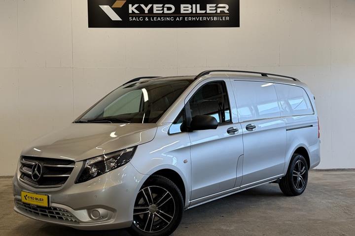 Sølv Mercedes Vito 116 fra 2019 set udefra