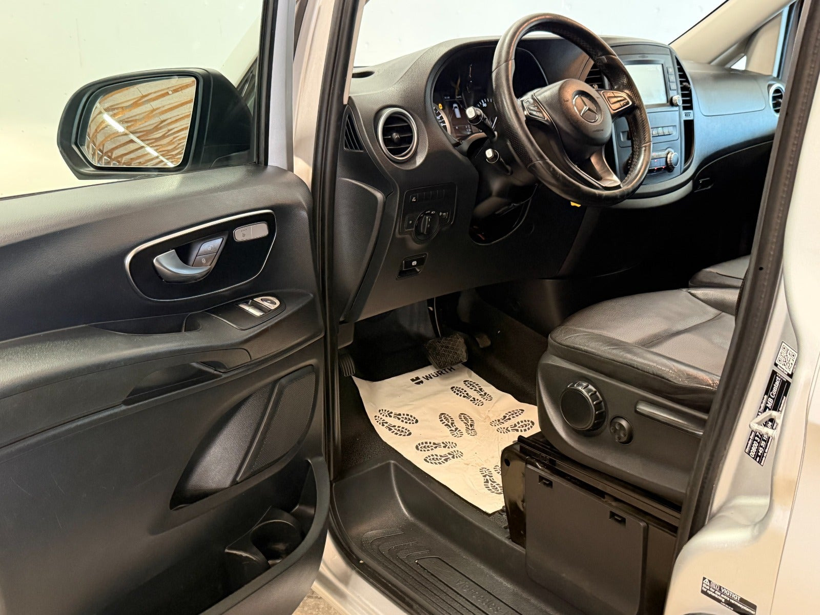 Sølv Mercedes Vito 116 fra 2019