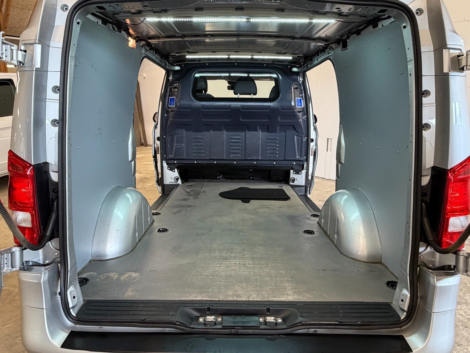 Sølv Mercedes Vito 116 fra 2019