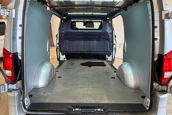 Sølv Mercedes Vito 116 fra 2019