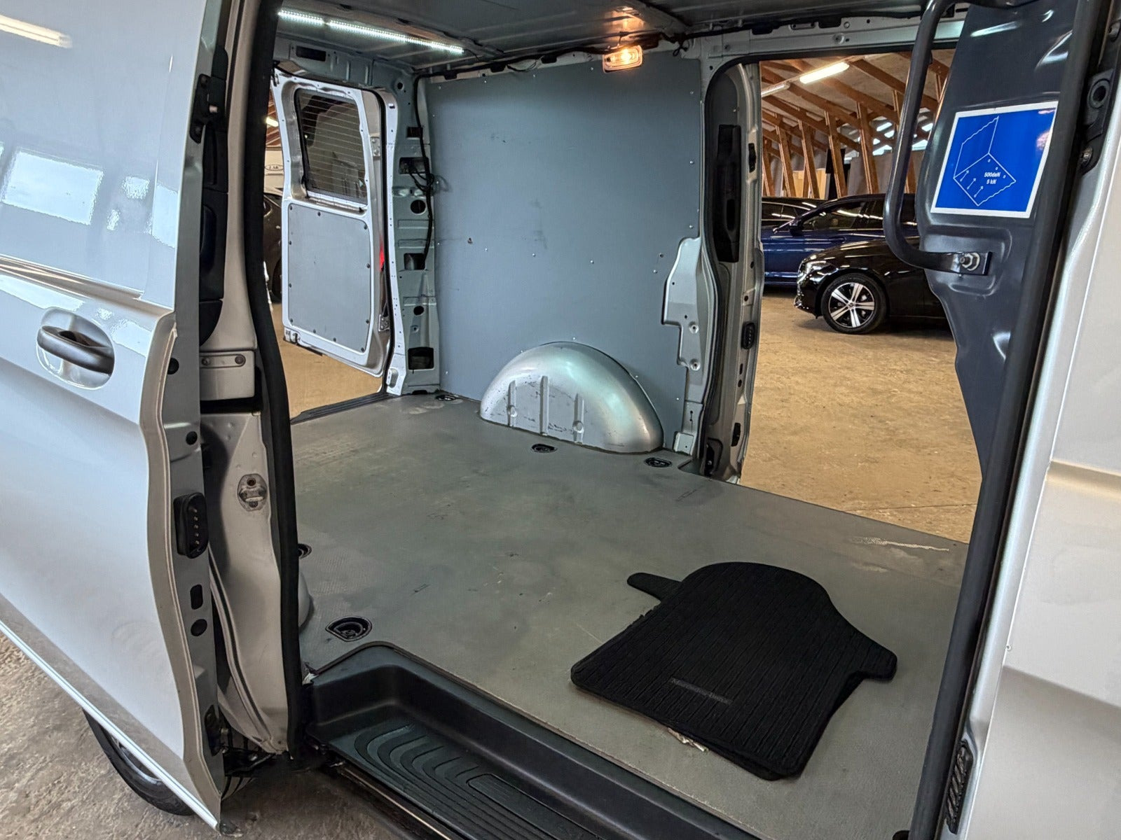 Sølv Mercedes Vito 116 fra 2019