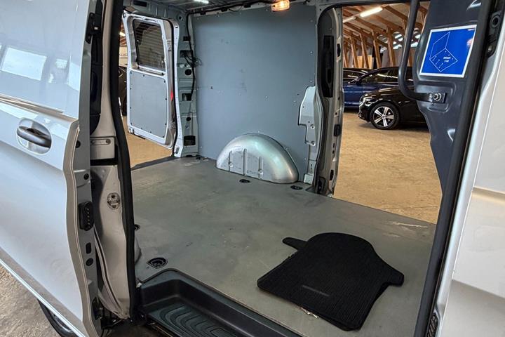 Sølv Mercedes Vito 116 fra 2019