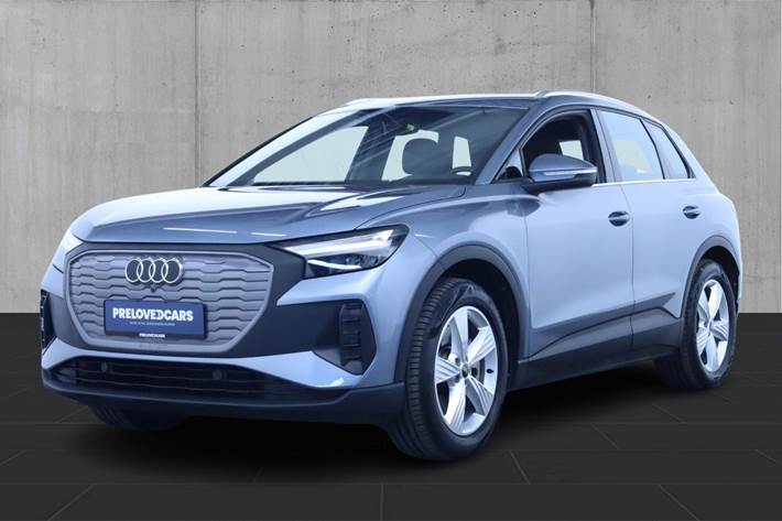 Grå Audi Q4 e-tron fra 2024 set udefra