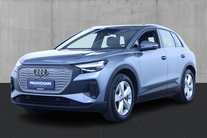 Grå Audi Q4 e-tron fra 2024 set udefra