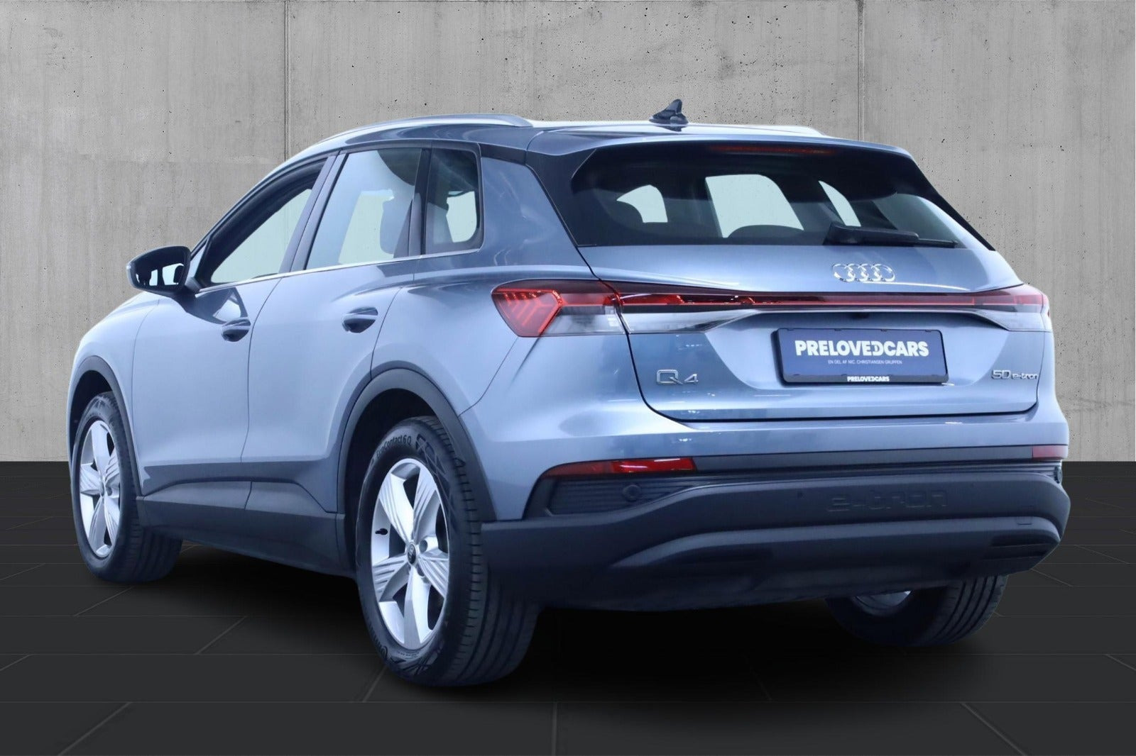 Grå Audi Q4 e-tron fra 2024