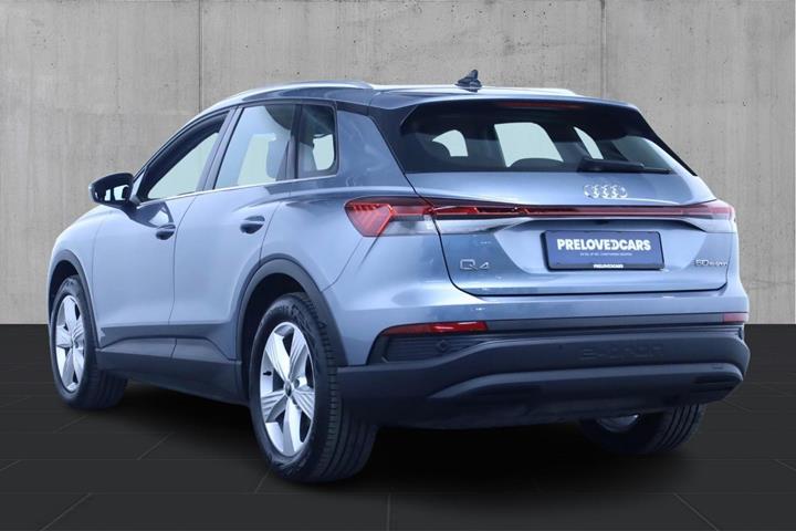 Grå Audi Q4 e-tron fra 2024