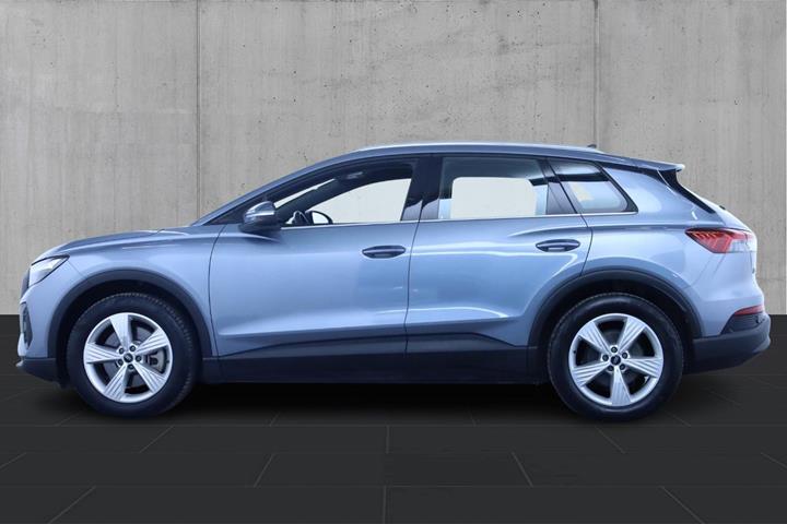 Grå Audi Q4 e-tron fra 2024