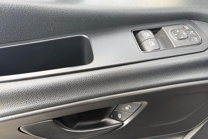 Hvid Mercedes Sprinter 316 fra 2020