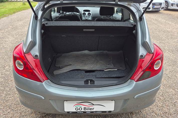 Grøn Opel Corsa fra 2011