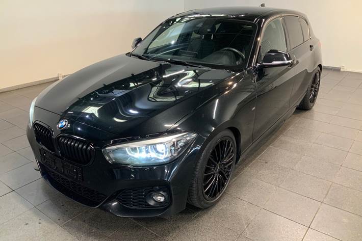 Sort BMW 120i fra 2018