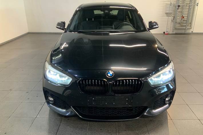 Sort BMW 120i fra 2018