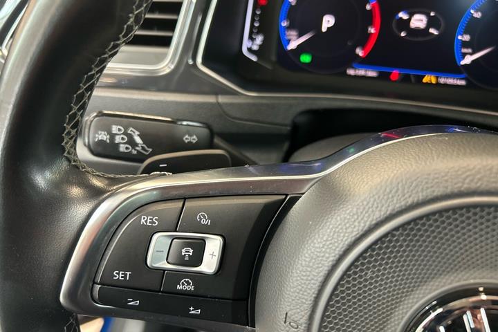 Blå VW T-Roc fra 2018