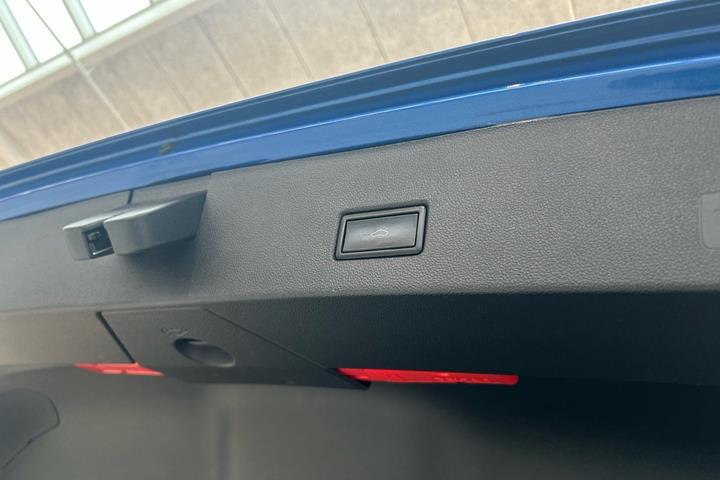 Blå VW T-Roc fra 2018