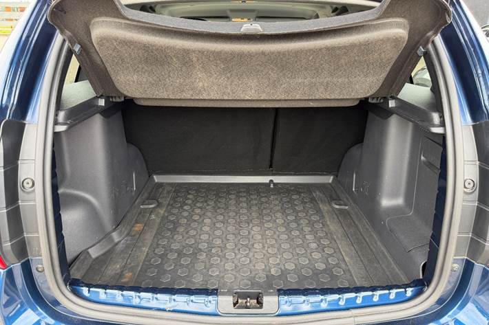 Blå Dacia Duster fra 2017