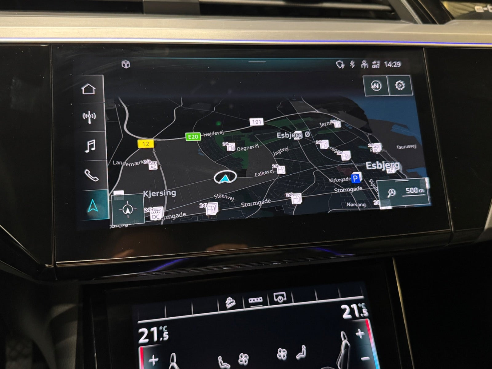 Grå Audi e-tron fra 2022