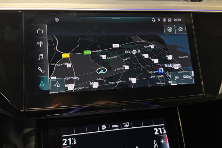 Grå Audi e-tron fra 2022