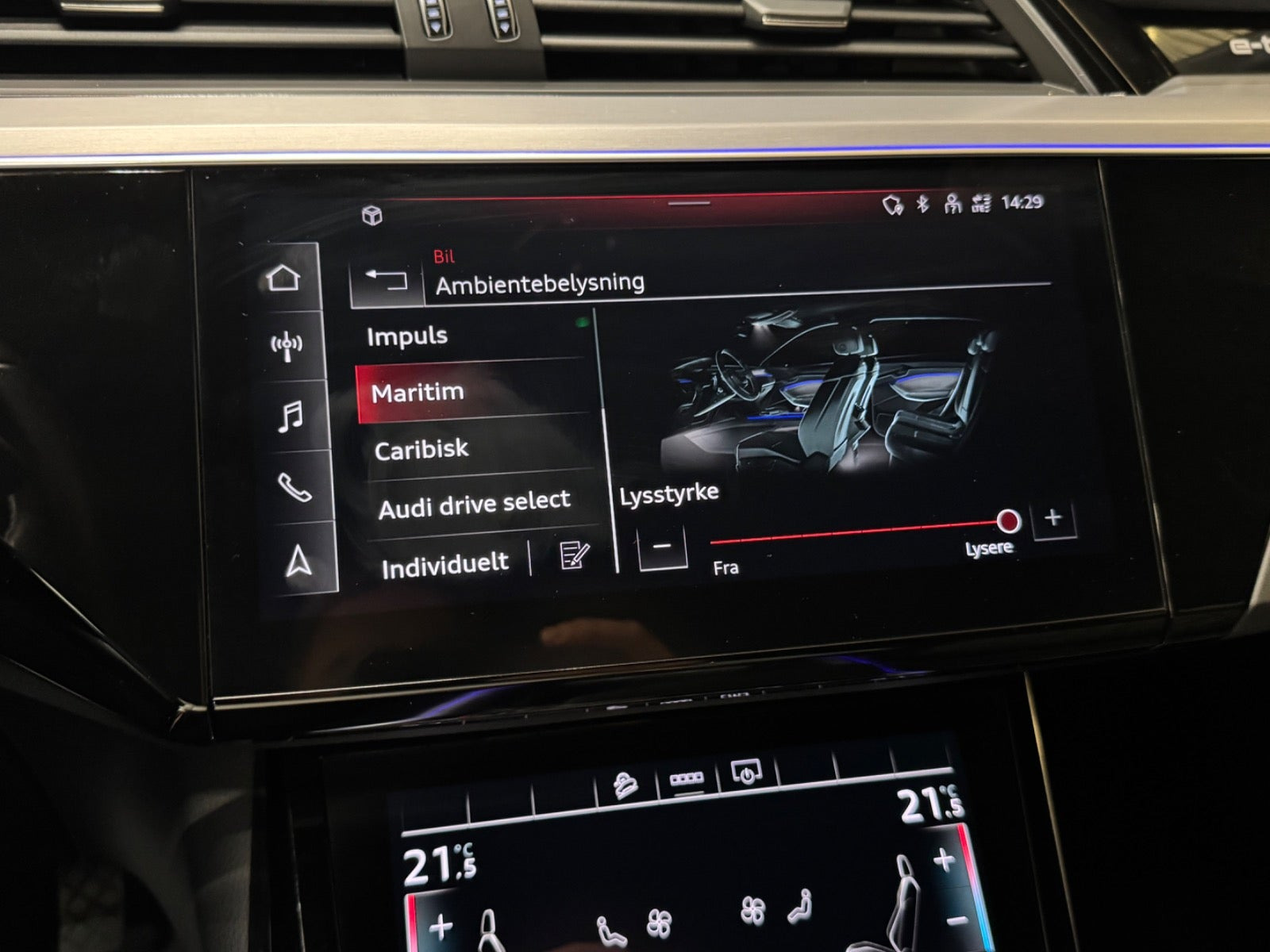 Grå Audi e-tron fra 2022