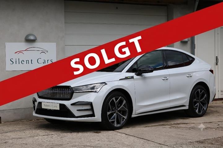 Grøn Skoda Enyaq fra 2023 set udefra