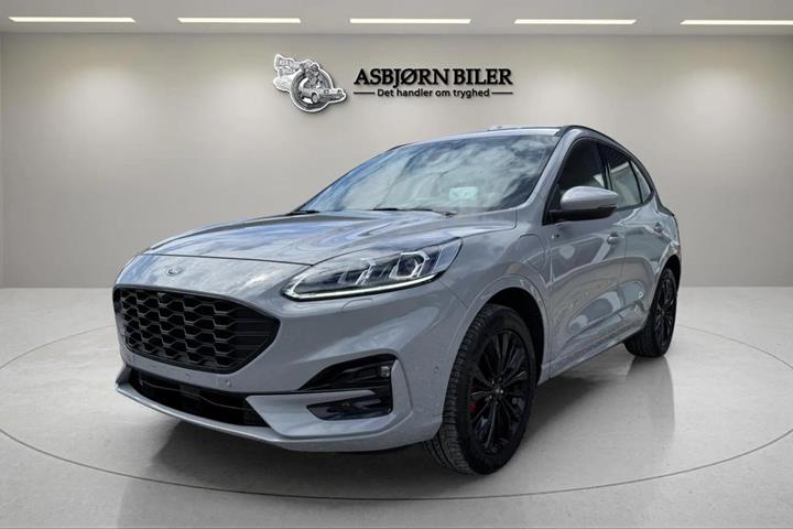 Grå Ford Kuga fra 2023 set udefra