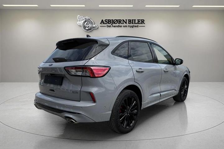 Grå Ford Kuga fra 2023