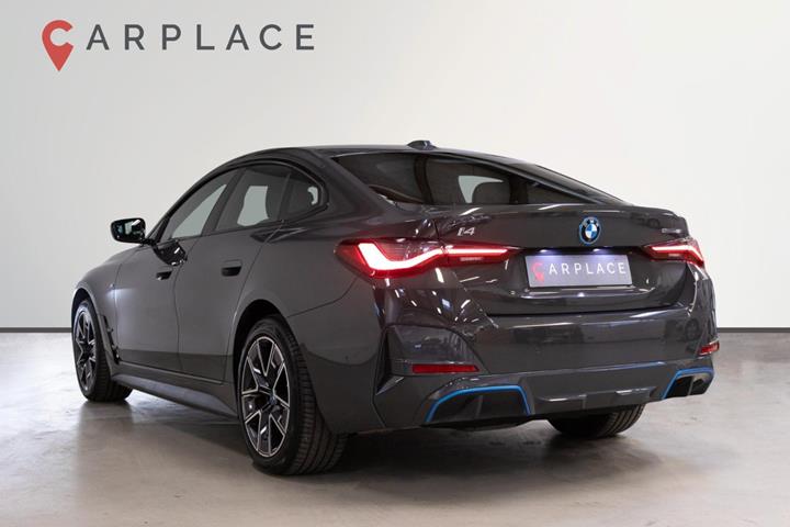Grå BMW i4 fra 2023