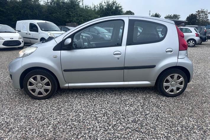 undefined Peugeot 107 fra 2010