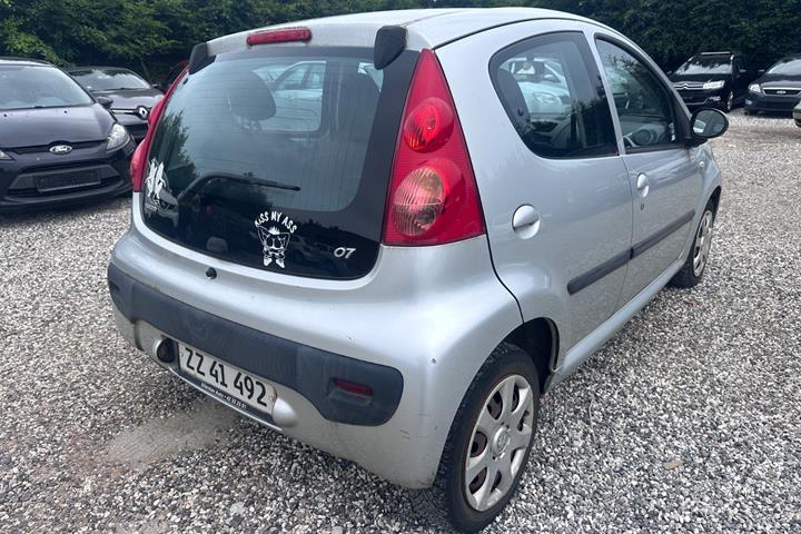 undefined Peugeot 107 fra 2010