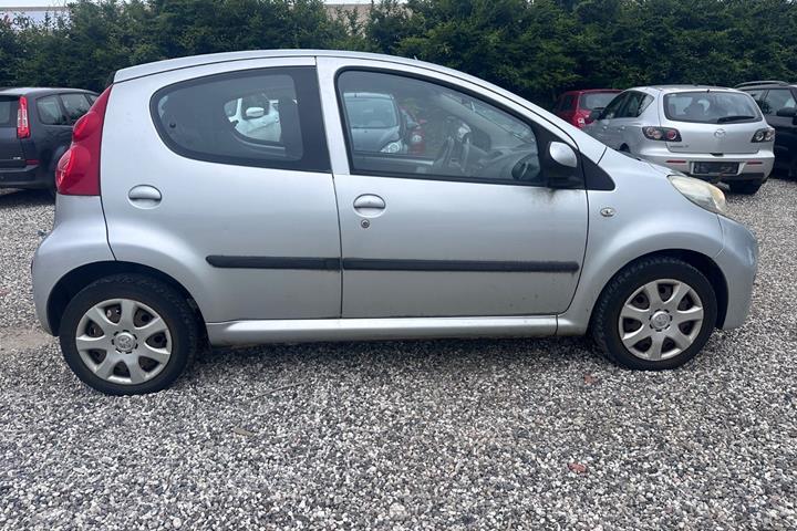 undefined Peugeot 107 fra 2010