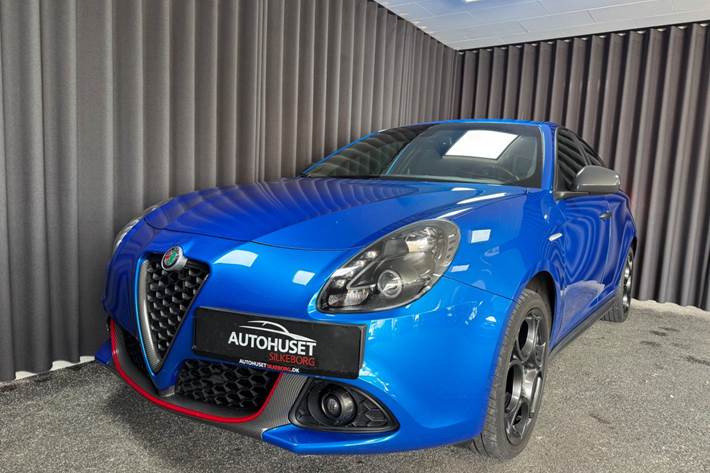 Blå Alfa Romeo Giulietta fra 2018