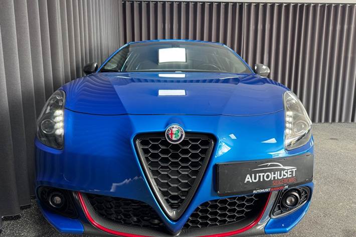 Blå Alfa Romeo Giulietta fra 2018