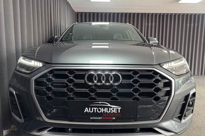 Grå Audi Q5 fra 2022