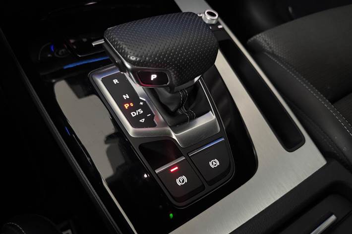 Grå Audi Q5 fra 2022